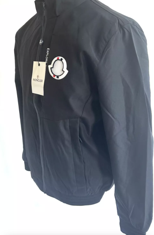 Moncler bomber Explore the world